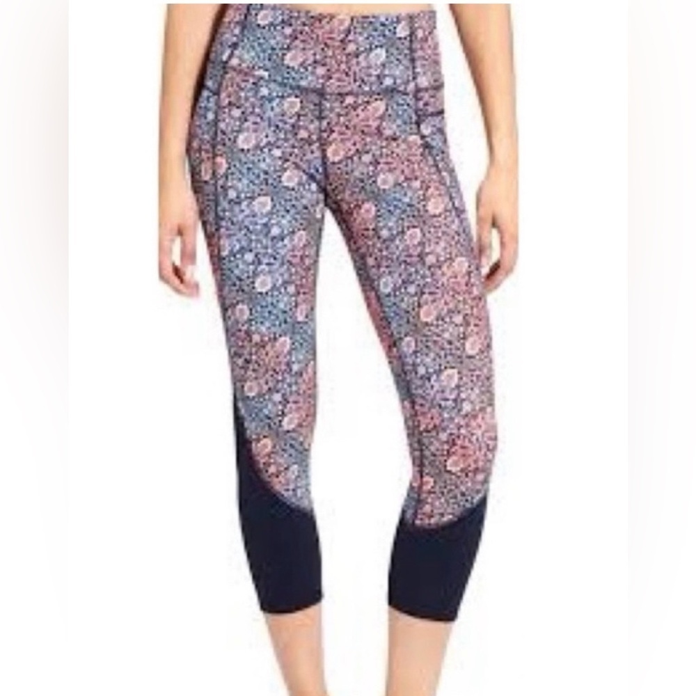 Athleta Chaturanga Capri Cropped High Rise Tapestry Print Leggings #349262